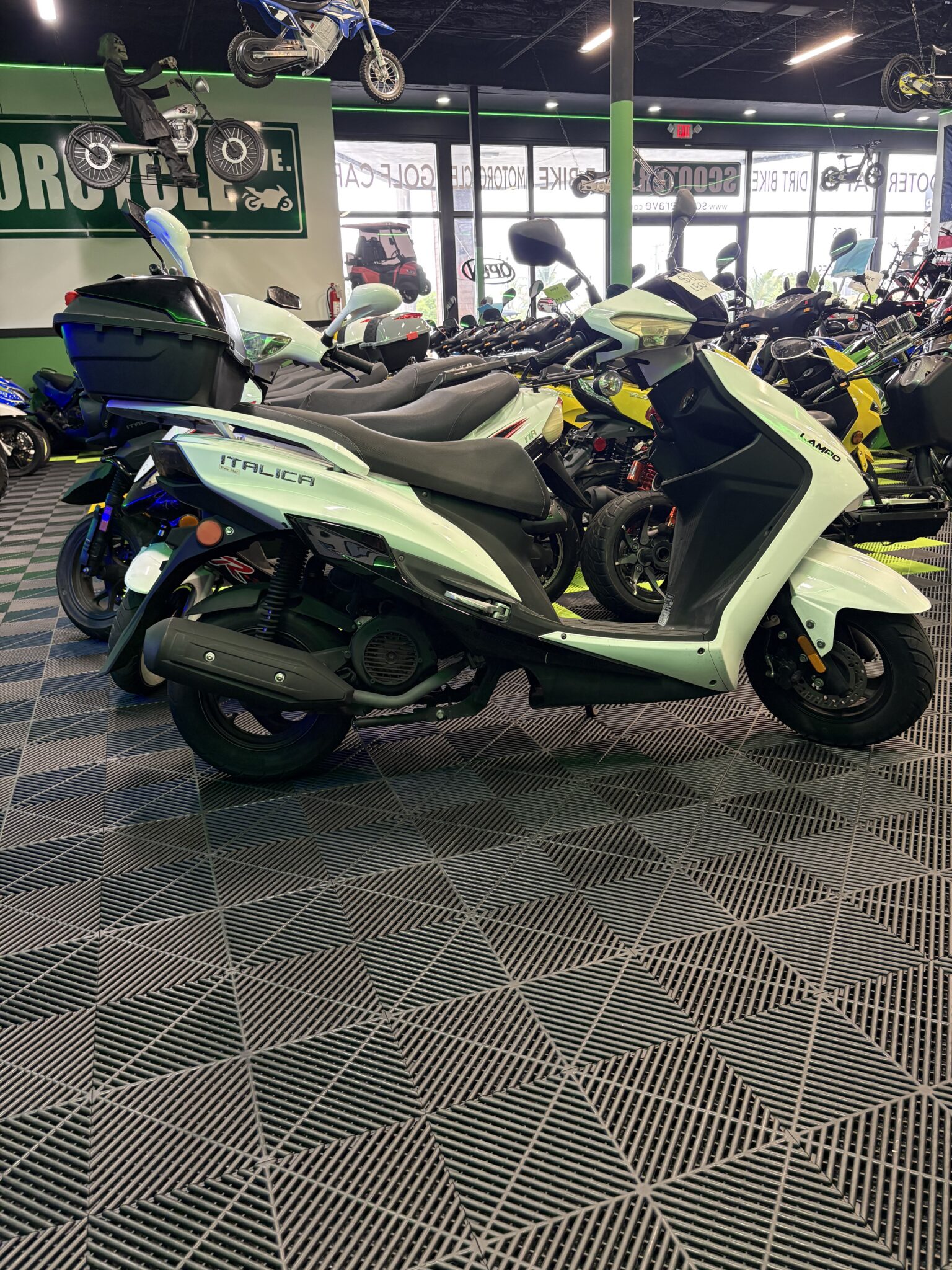 Lance 150 scooter