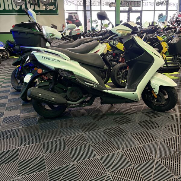 Lance 150 scooter