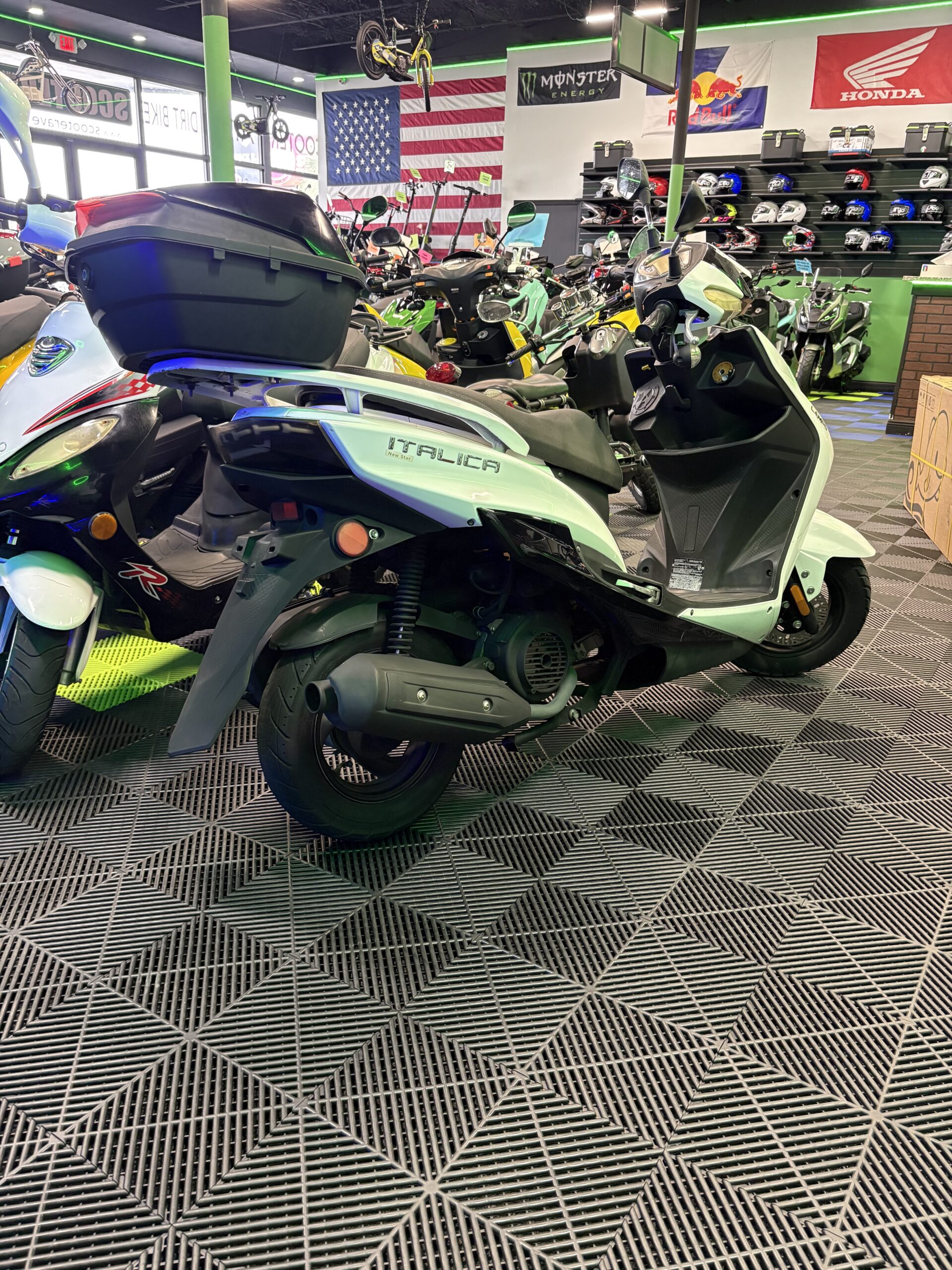 Lance 150 scooter - Image 3