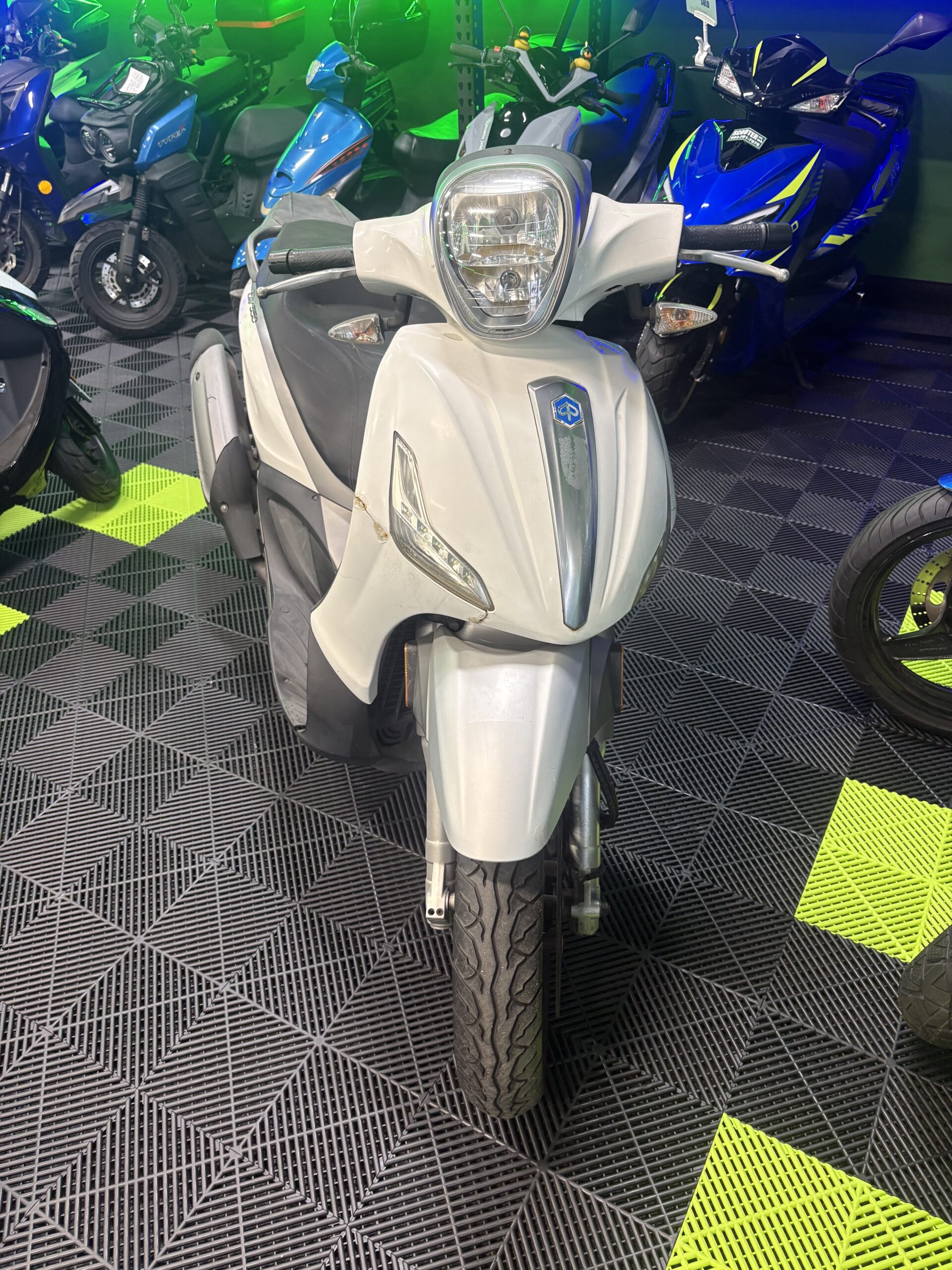 PIAGGIO Bv350 scooter - Image 3