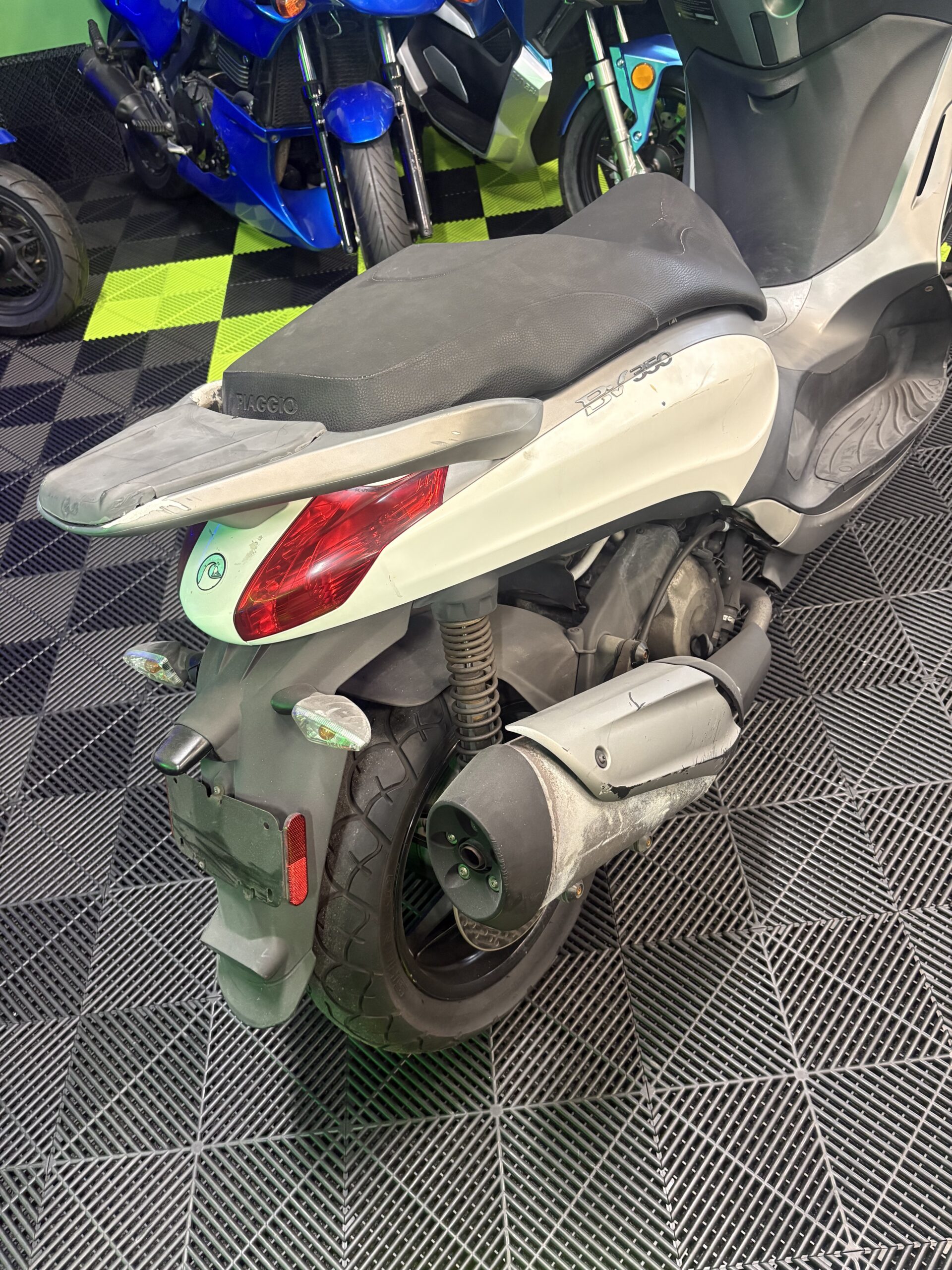PIAGGIO Bv350 scooter - Image 4