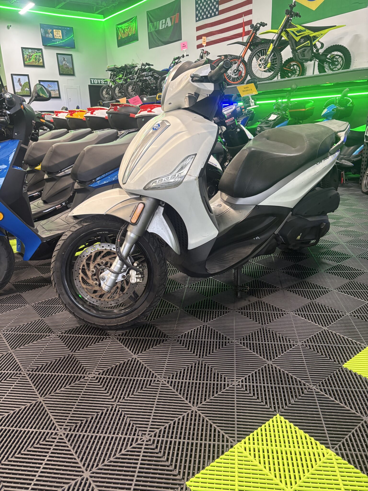 PIAGGIO Bv350 scooter